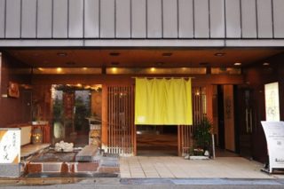 料亭生まれの旅館の外観