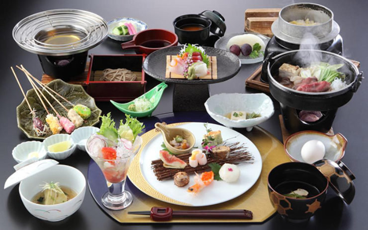 豊かな自然に育まれた地元食材と使った会席料理