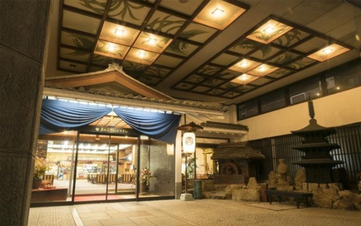 あわらグランドホテルの正面玄関