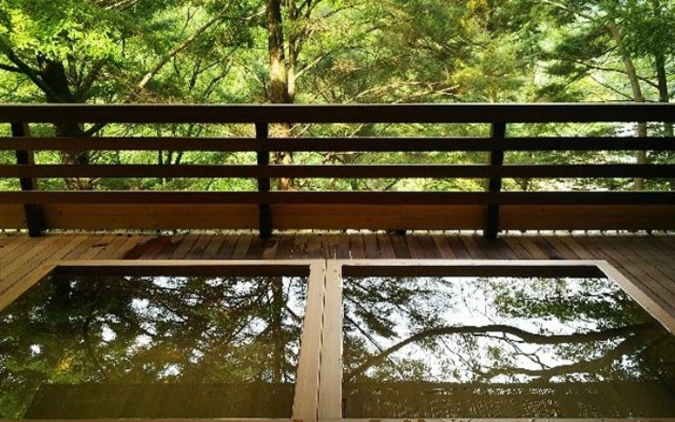 万葉の湯：露天風呂