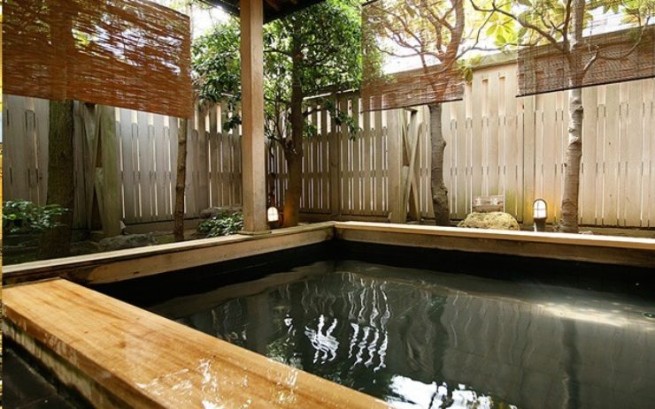 檜造りの露天風呂