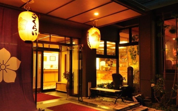 旅館さくらいの情緒あるフロント