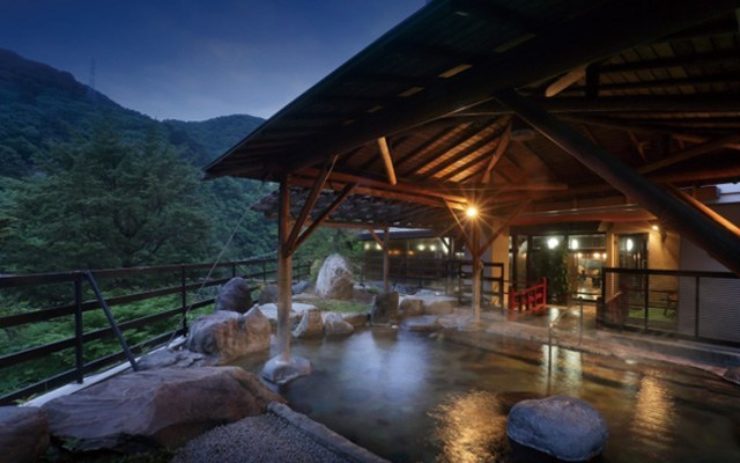 露天風呂の全体景観