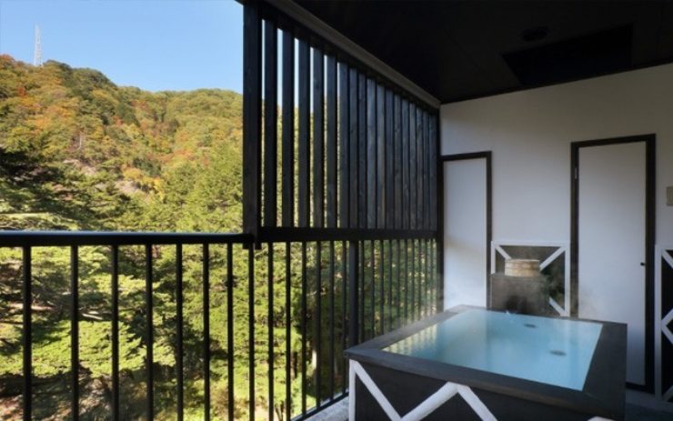 露天風呂付き客室の露天風呂一例