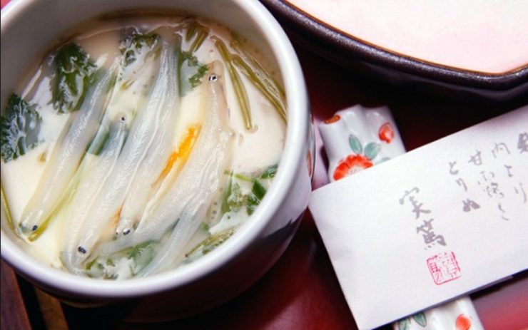 イサザ(シラウオ)の茶碗蒸し