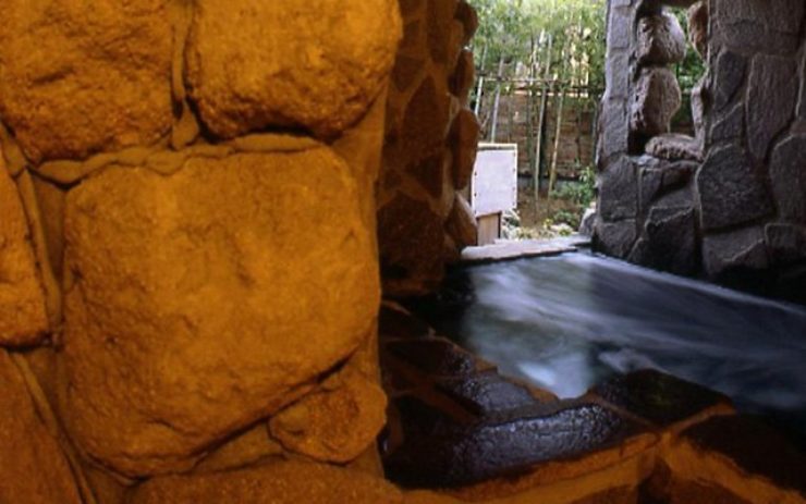 貸切風呂「洞窟モグラ風呂」