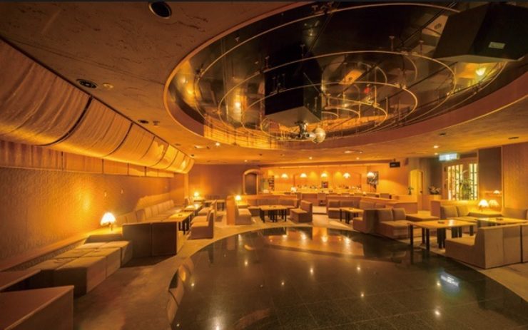 ナイトラウンジ「クリスタルパレス」