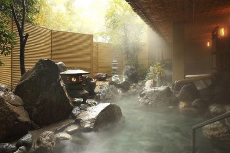 しっかりとした石組露天風呂