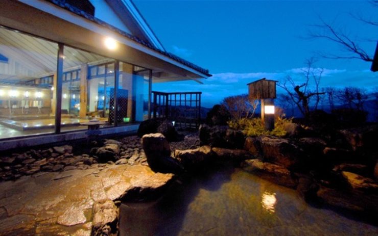 絶景広がる庭園露天風呂