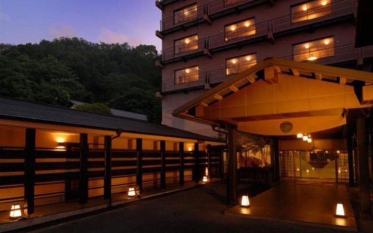 香湯楼井川の正面玄関