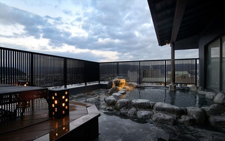 頼政の湯：屋上空中露天風呂