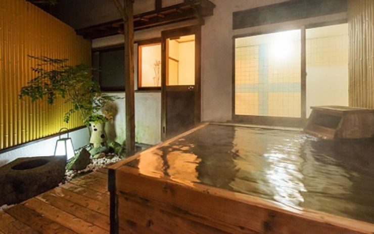 露天風呂付客室の露天風呂