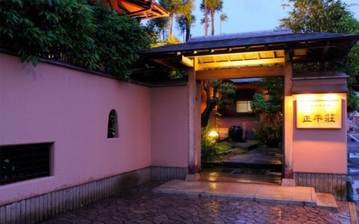 正平荘の正面入口