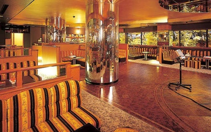 カラオケホール