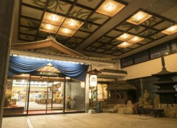 あわらグランドホテルの正面玄関