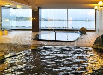 紫山潟の景観抜群の大浴場