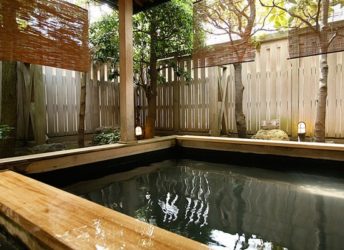 檜造りの露天風呂