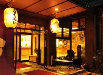 旅館さくらいの情緒あるフロント