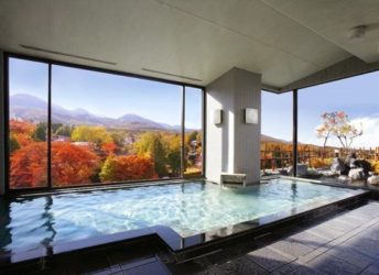 伊香保の四季を感じれる展望大浴場(内湯)