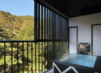 露天風呂付き客室の露天風呂一例