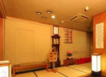 実篤の宿 いづみ荘の玄関