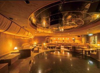 ナイトラウンジ「クリスタルパレス」