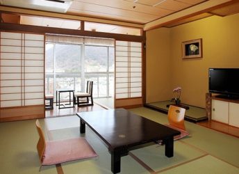 ゆったり寛げる和室の客室