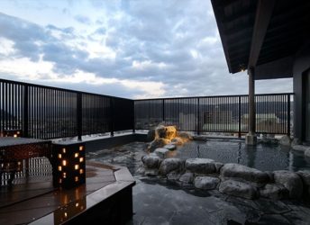 頼政の湯：屋上空中露天風呂