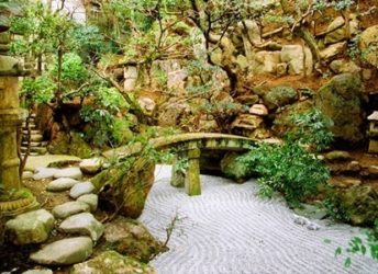 心を落ちつかせてくれる手入れが届いた日本庭園