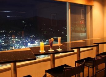 カクテルラウンジ