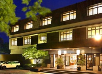 塚越屋七兵衛の夜の景観