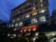ホテル一冨士の夜の外観