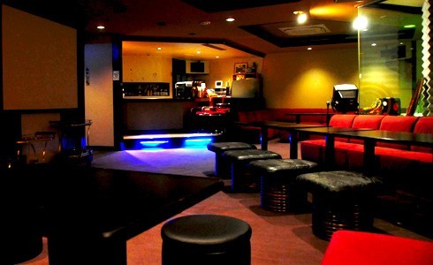 カラオケラウンジ