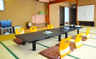 次の間付きの広めの部屋が楽チン