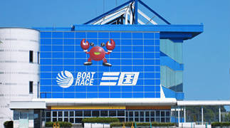 三国競艇の看板写真