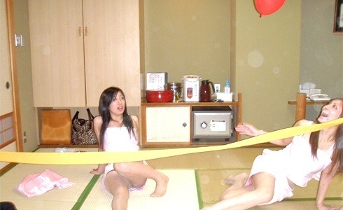 パンチラ必至の期待できる風船バレー