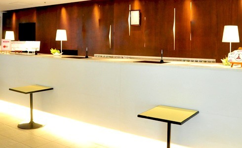 明るい雰囲気のフロント