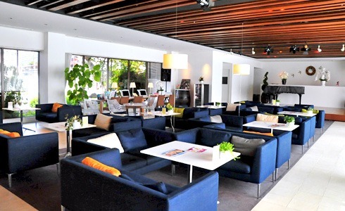 リゾートホテルのようなロビー