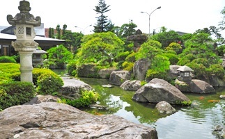 石庭の純和風庭園