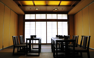 少人数対応の個室のお食事処