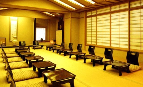 少人数から大人数まで対応の宴会場