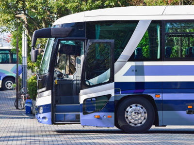 移動手段のバスの画像