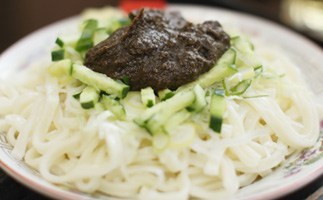 じゃじゃ麺の画像