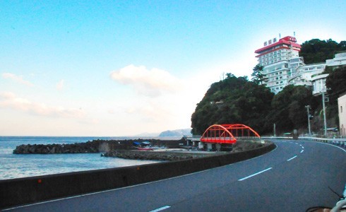 旅館の目の前に広がる海