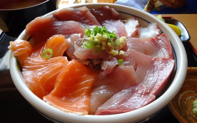 新鮮美味の海鮮丼