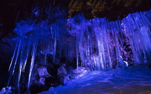 鳴沢氷穴の氷柱