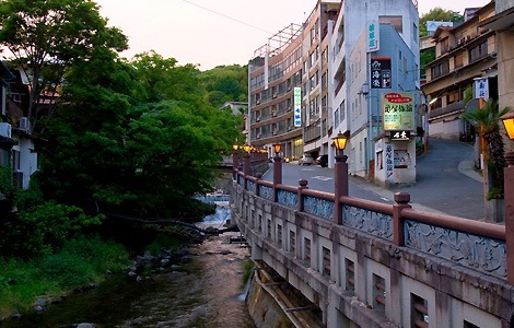 湯河原温泉街並み