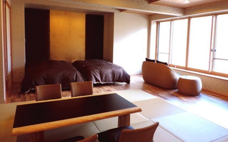 信楽焼風呂付き和モダン客室9畳+9畳の一例