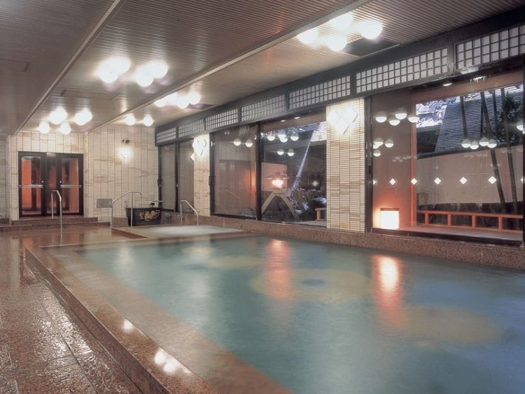 広々とした室内大浴場