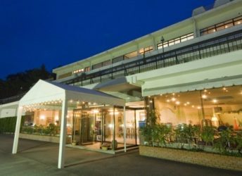 サンシャイン修善寺の夜の外観